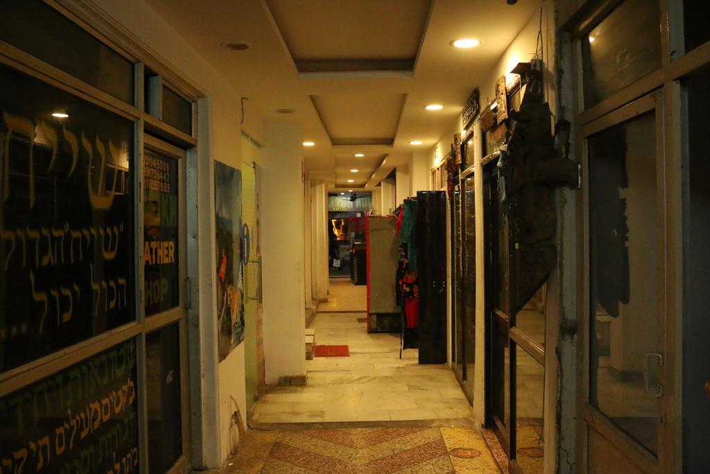 Hotel Arjun Нью-Дели Экстерьер фото