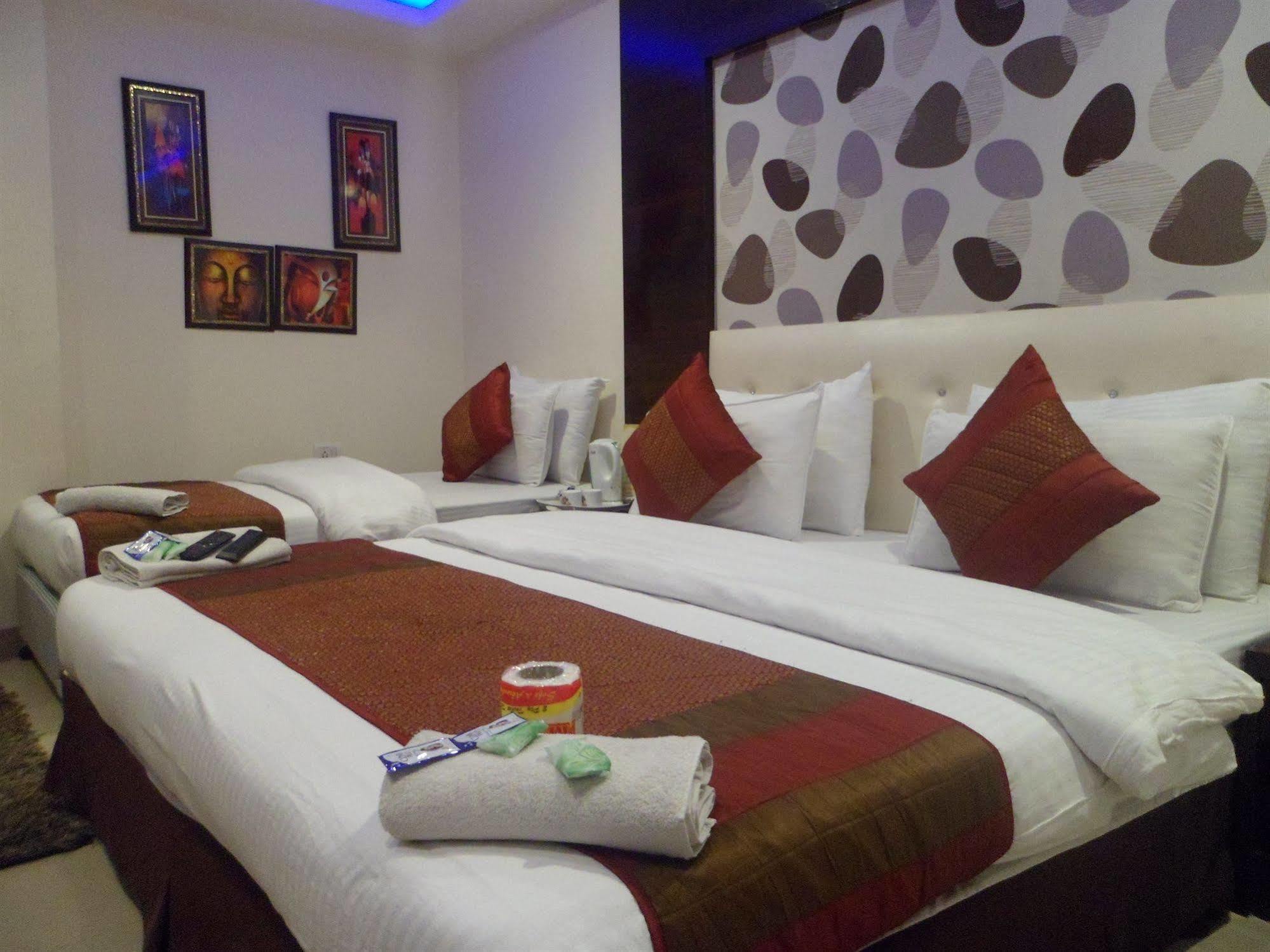 Hotel Arjun Нью-Дели Экстерьер фото